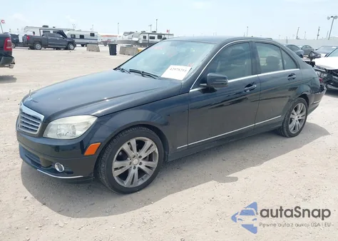 2010 Mercedes-Benz C 300 Luxury 4Matic/Sport 4Matic z USA, uszkodzony, nr VIN WDDGF8BB9AR090665